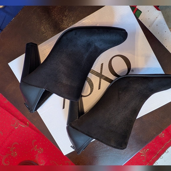 XOXO Black Ankle Shoe Boots. Back Zipper. Pure Elegance. Size 8. - Picture 10 of 13
